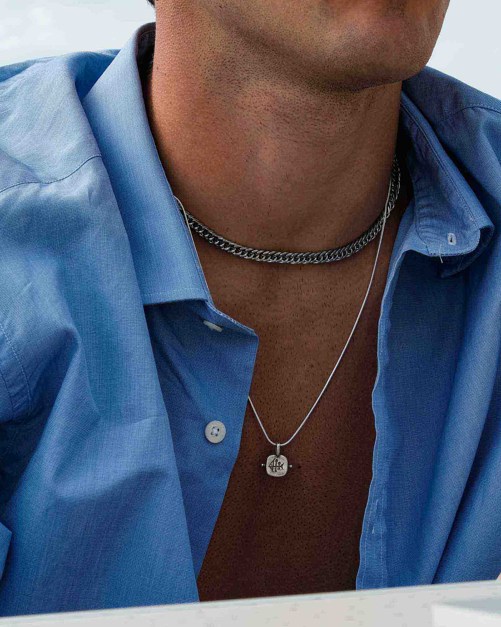 Silver Rabo de Peixe necklace on the model's neck