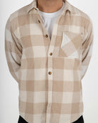 Camisa de Cuadros en el cuerpo del modelo - Camisas Relaxed Fit - Ropa Online - Dicci